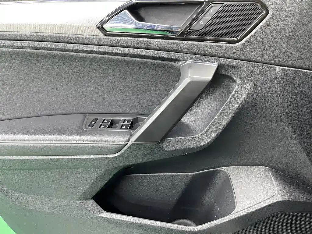 Tiguan L 2019款 Facelift 330 TSI Automatic 2WD Panoramic Comfort Edition National VI