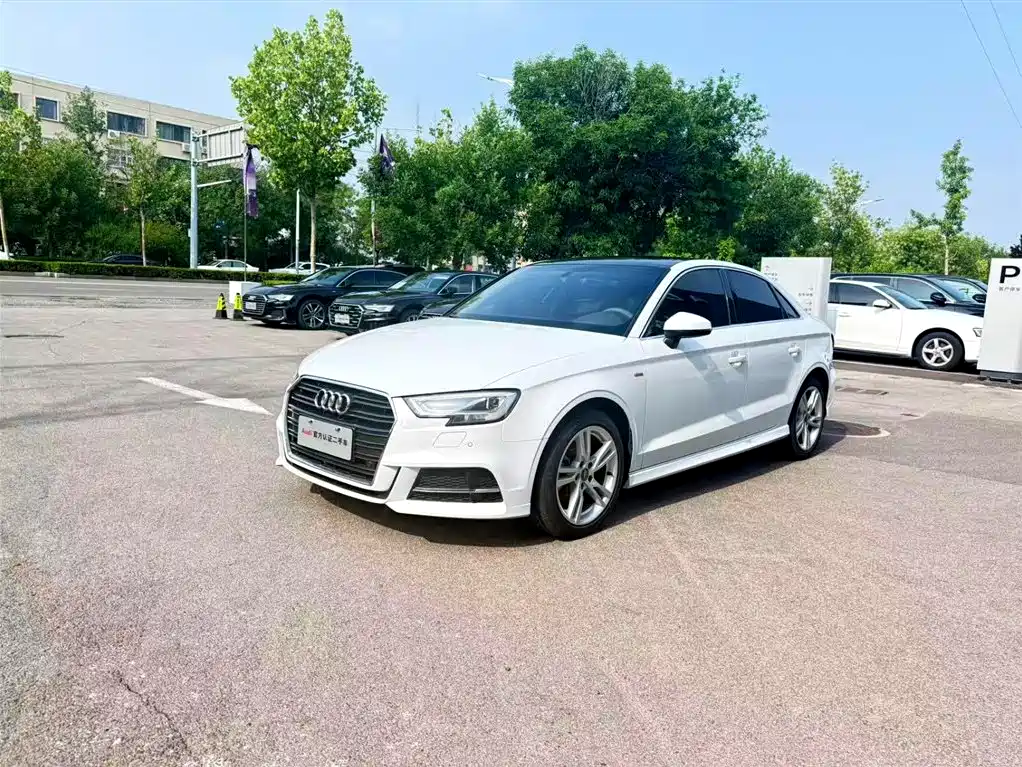 Audi A3 2019 Limousine 35 TFSI Fashion Edition National V