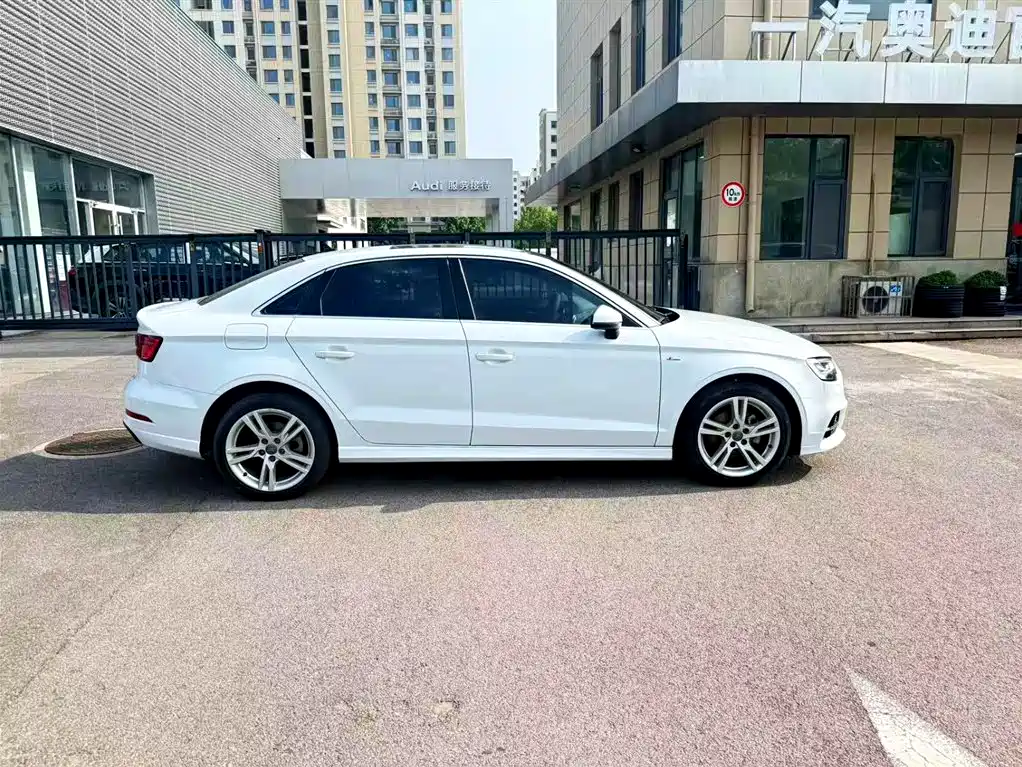 Audi A3 2019 Limousine 35 TFSI Fashion Edition National V