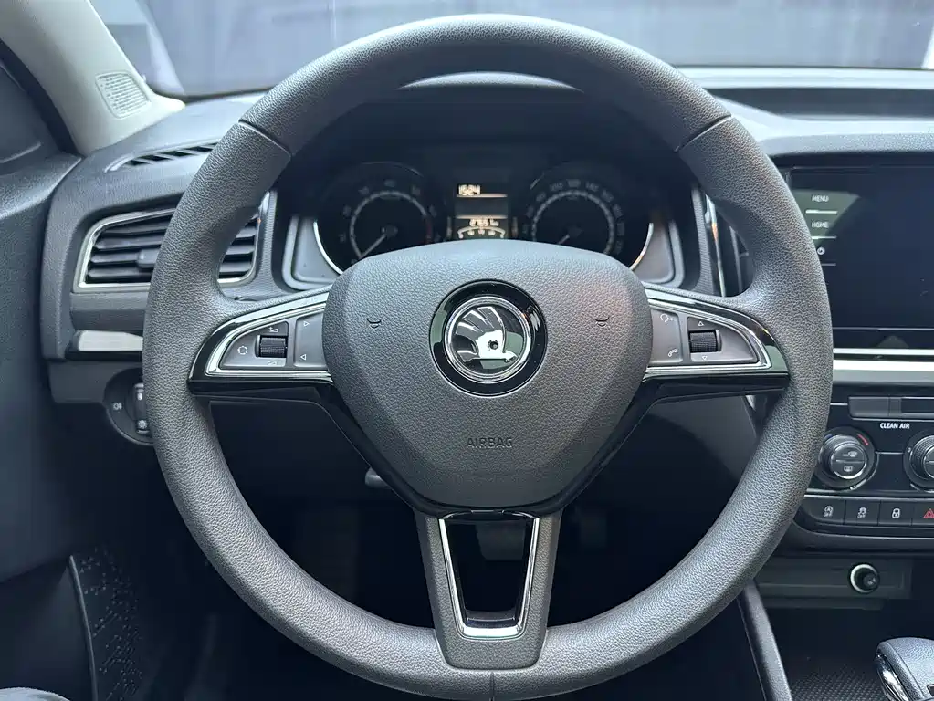 Kia Kmall 2022 GT 1.5L Automatic Zhenxiang Edition