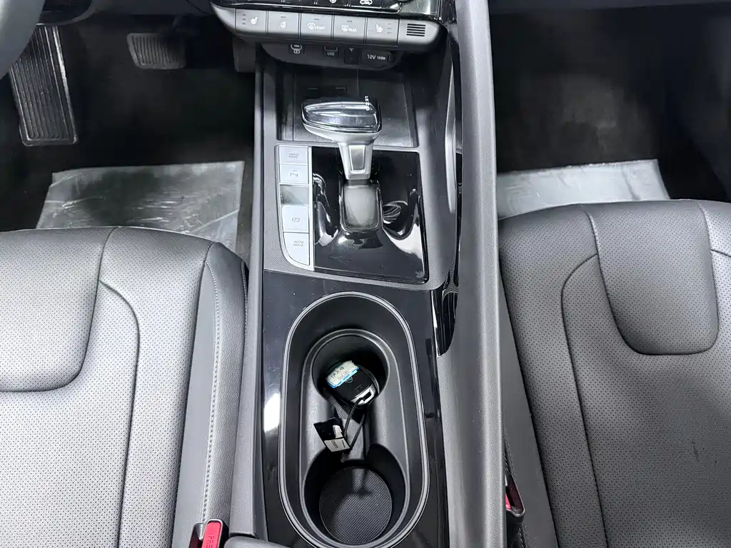 Elantra 2023 1.5L CVT LUX Prestige Edition