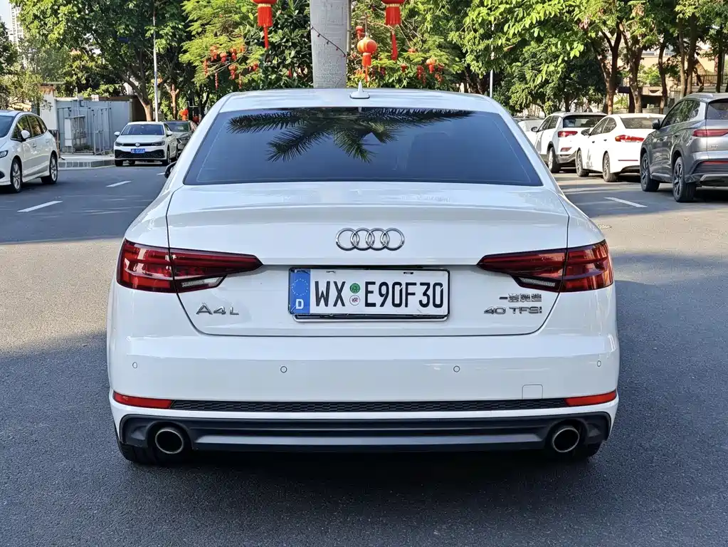 Audi A4L 2018 30th Anniversary Edition 40 TFSI Fashion Model