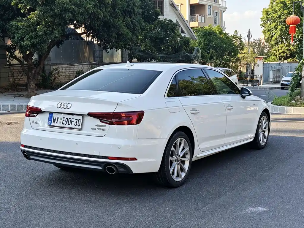 Audi A4L 2018 30th Anniversary Edition 40 TFSI Fashion Model