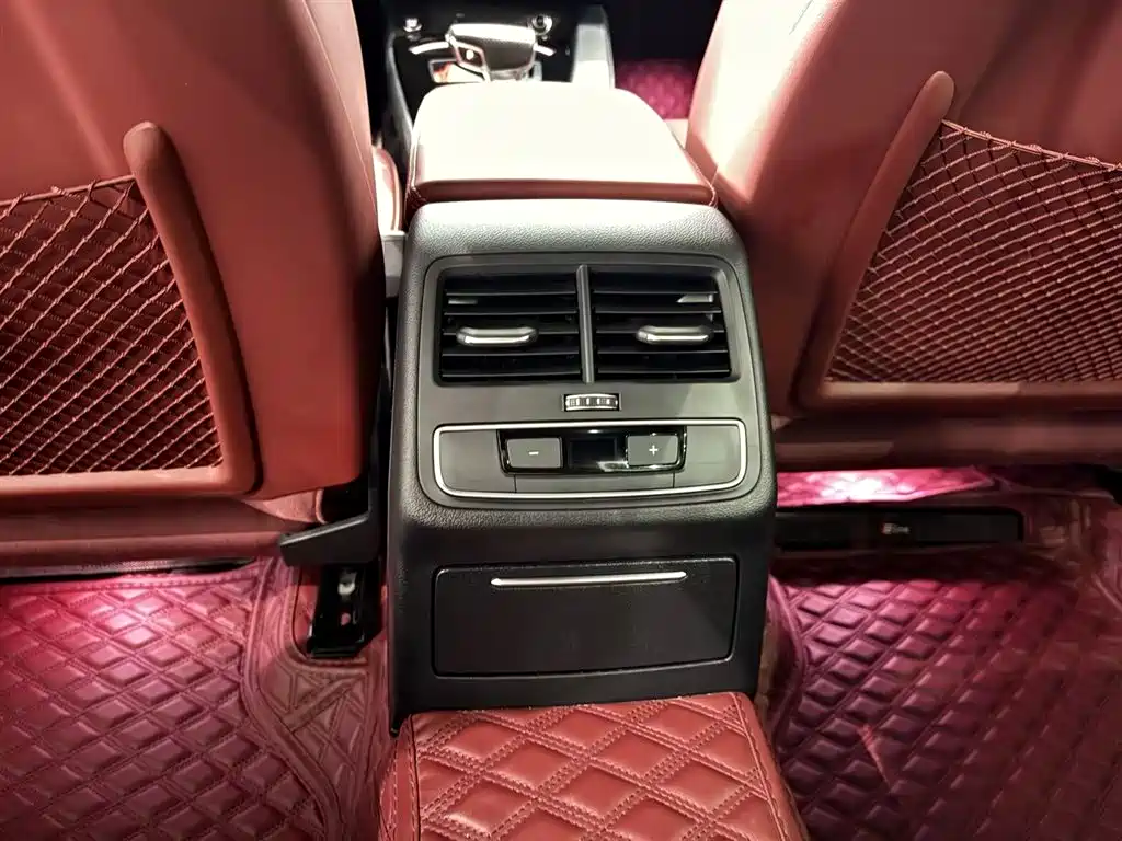 Audi A4L 2024 40 TFSI Luxury Dynamic Edition