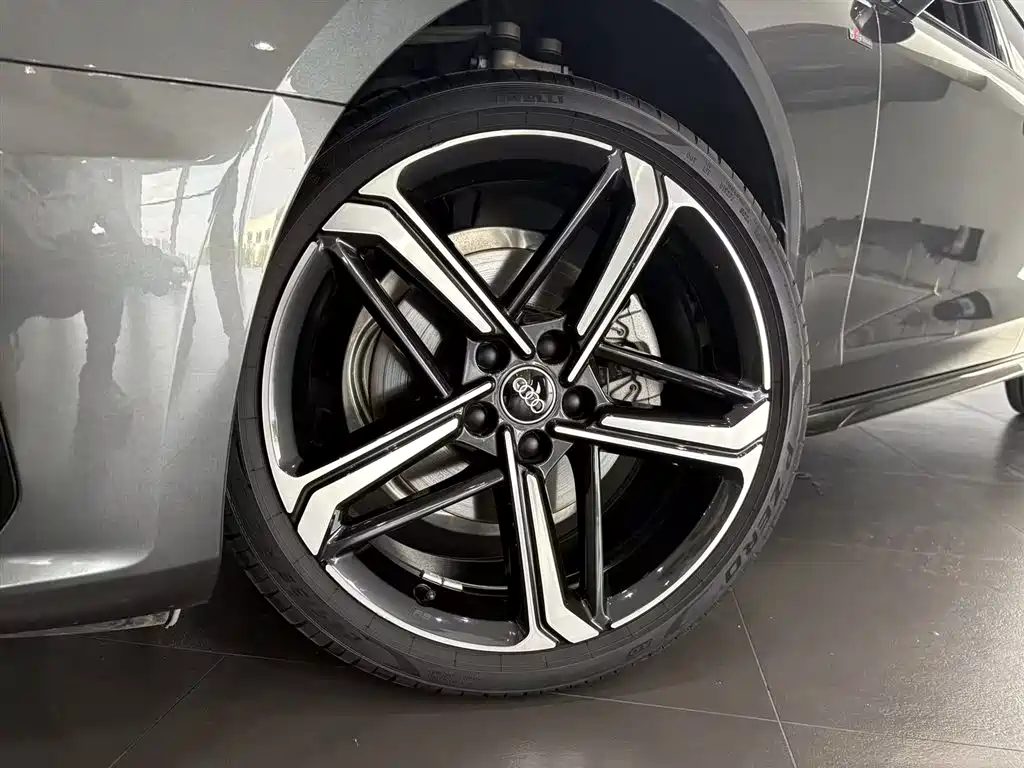 Audi A4L 2024 40 TFSI Luxury Dynamic Edition