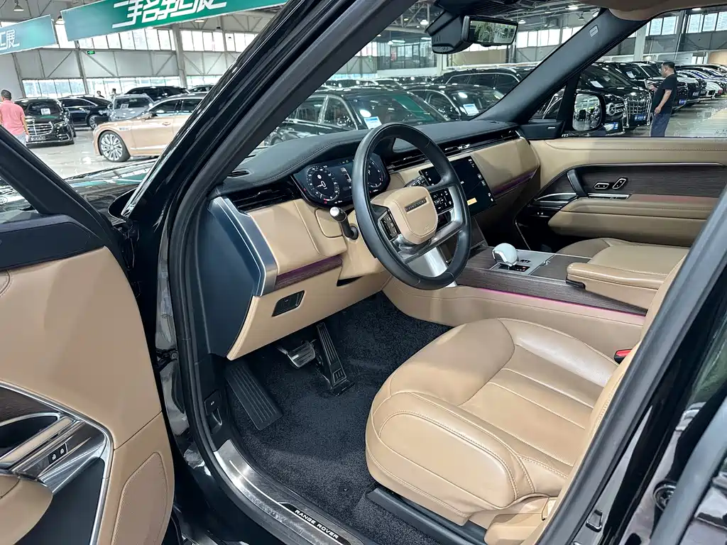 Range Rover 2025 Edition 3.0 L6 400PS Grand Extended Version