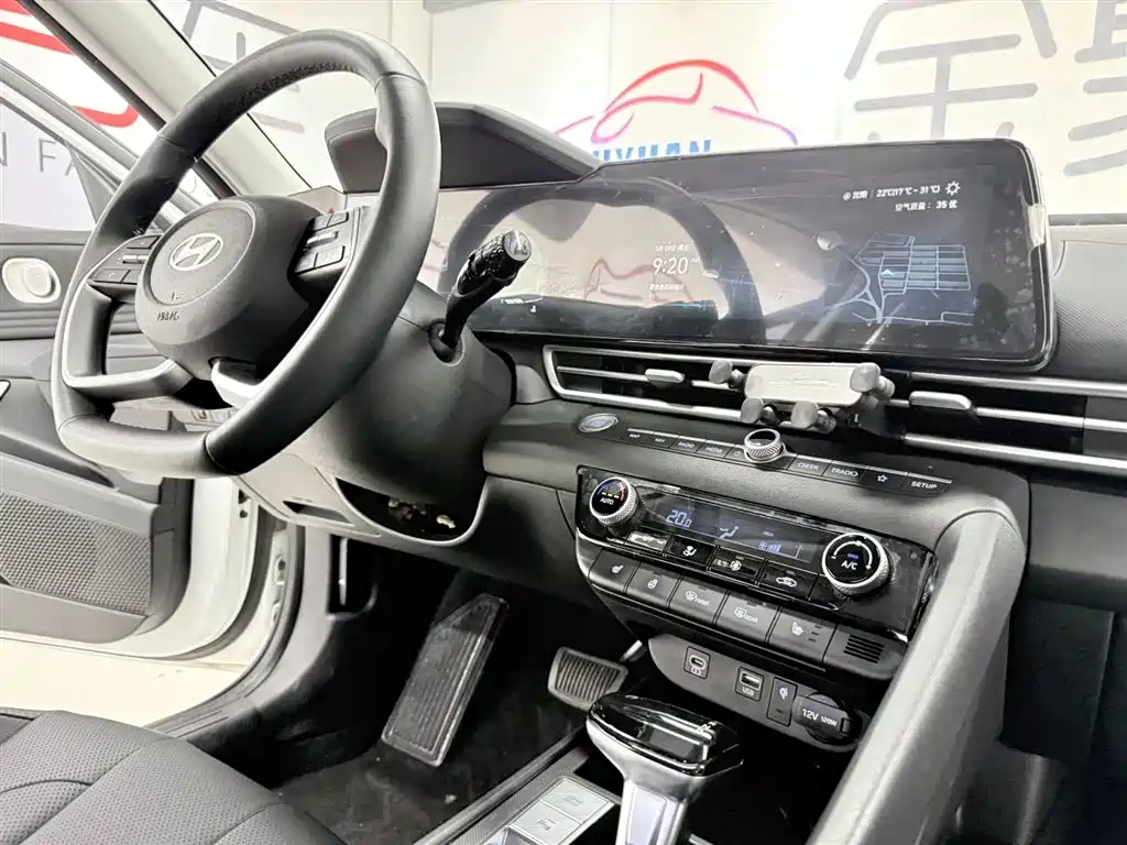 Elantra 2023 1.5L CVT LUX Prestige Edition