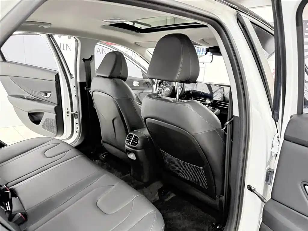 Elantra 2023 1.5L CVT LUX Prestige Edition