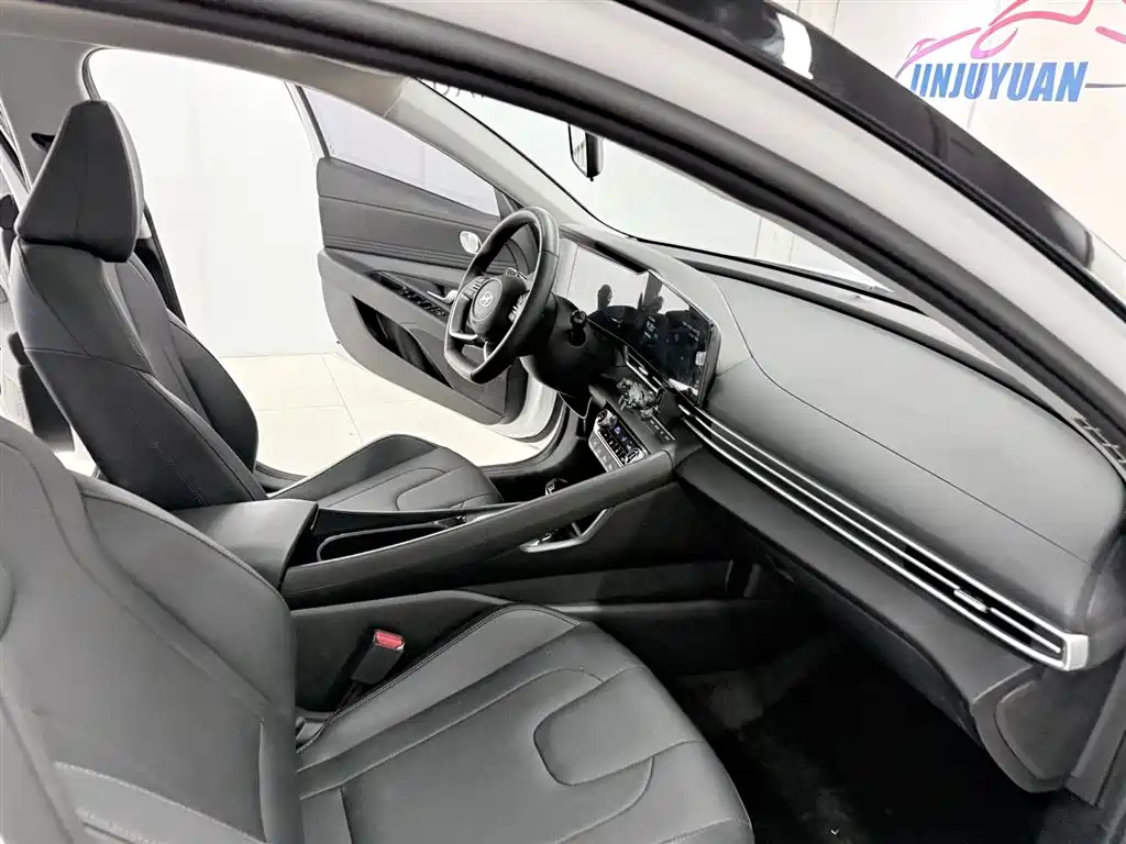 Elantra 2023 1.5L CVT LUX Prestige Edition