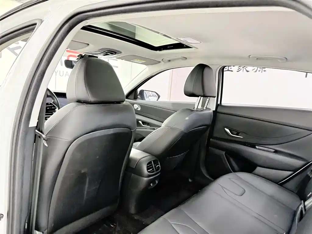 Elantra 2023 1.5L CVT LUX Prestige Edition