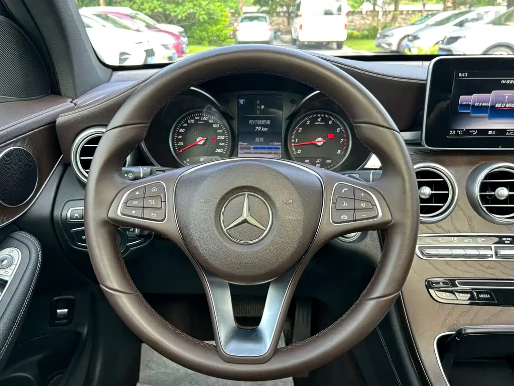 Mercedes-Benz GLC 2017 GLC 300 4MATIC Dynamic Edition