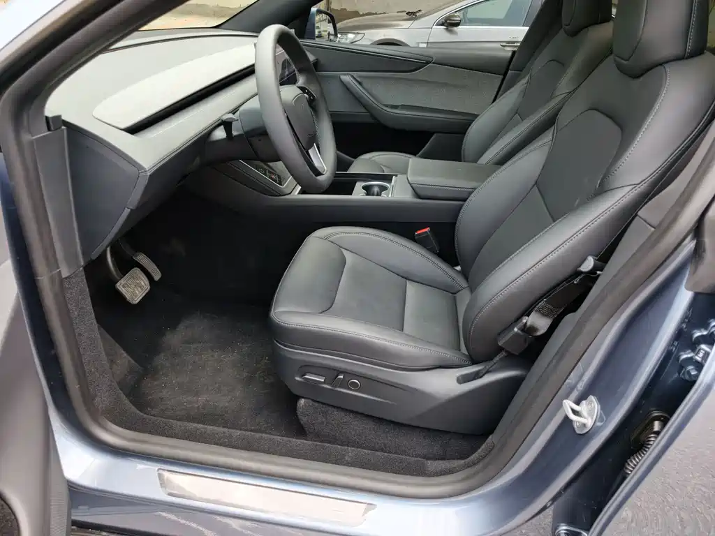 Model Y 2025 Rear-Wheel Drive Edition