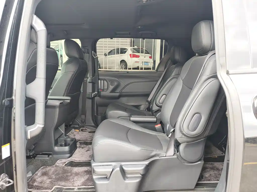 Sienna 2026 2.5L Hybrid 4WD Luxury Edition