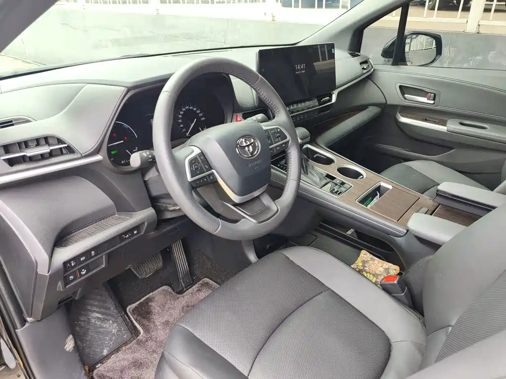 Sienna 2026 2.5L Hybrid 4WD Luxury Edition