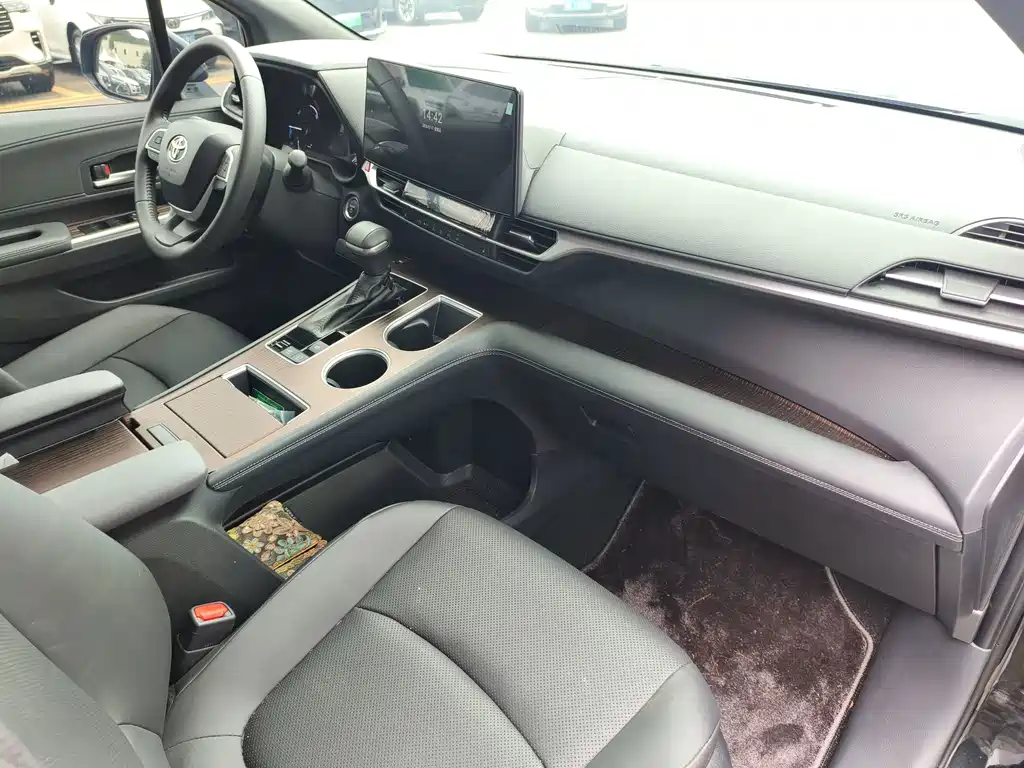 Sienna 2026 2.5L Hybrid 4WD Luxury Edition