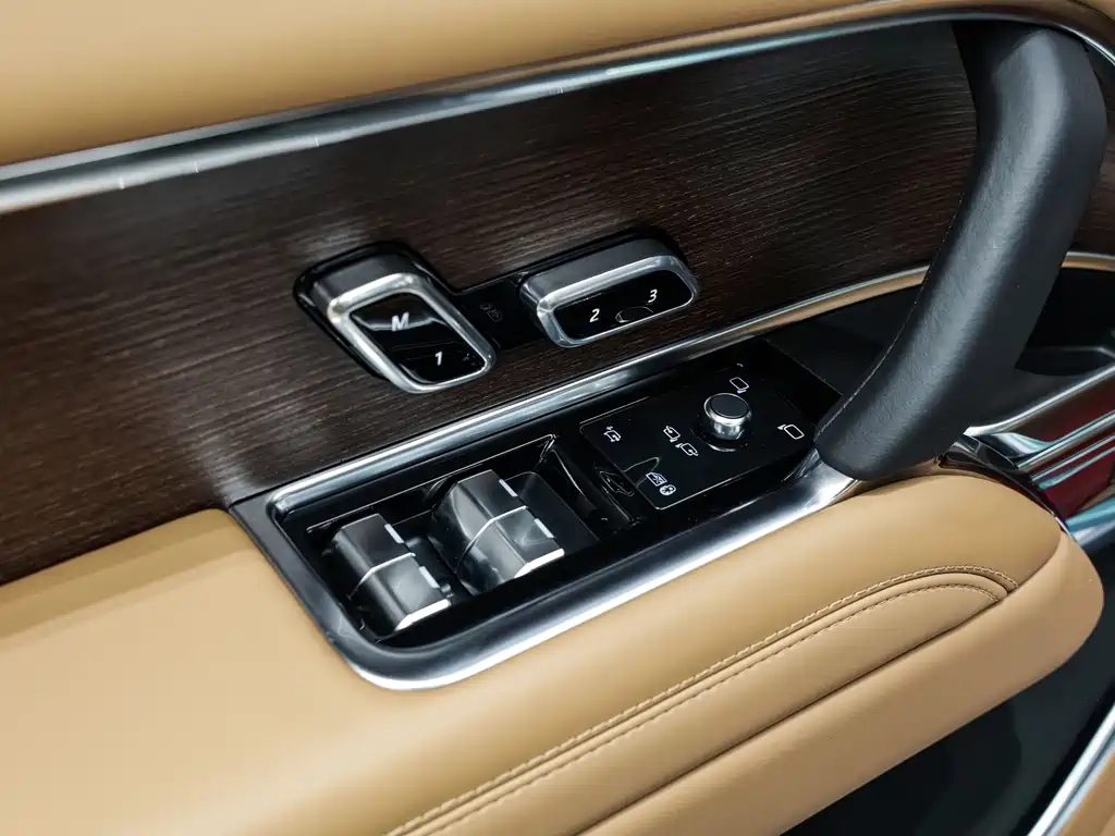 Range Rover 2025 Edition 3.0 L6 400PS Grand Extended Version