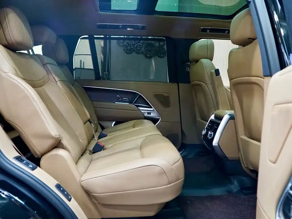 Range Rover 2023 3.0 L6 400PS Grandland Seven-Seat Extended Edition