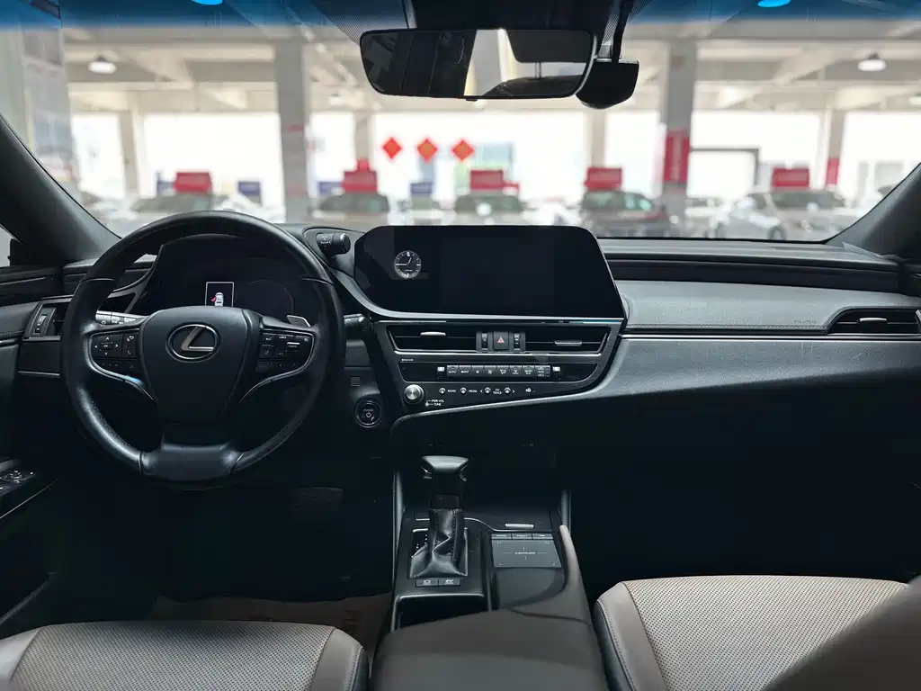 Lexus ES 2021 300h Excellence Edition