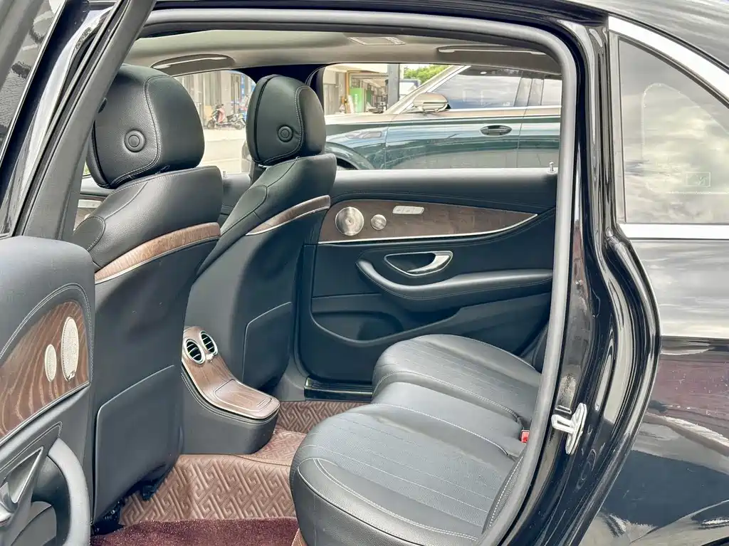Mercedes-Benz E 350 e L Plug-in Hybrid Sedan 2021