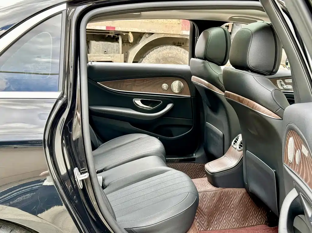 Mercedes-Benz E 350 e L Plug-in Hybrid Sedan 2021