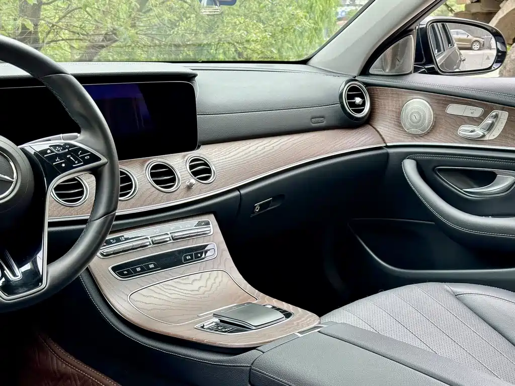 Mercedes-Benz E 350 e L Plug-in Hybrid Sedan 2021