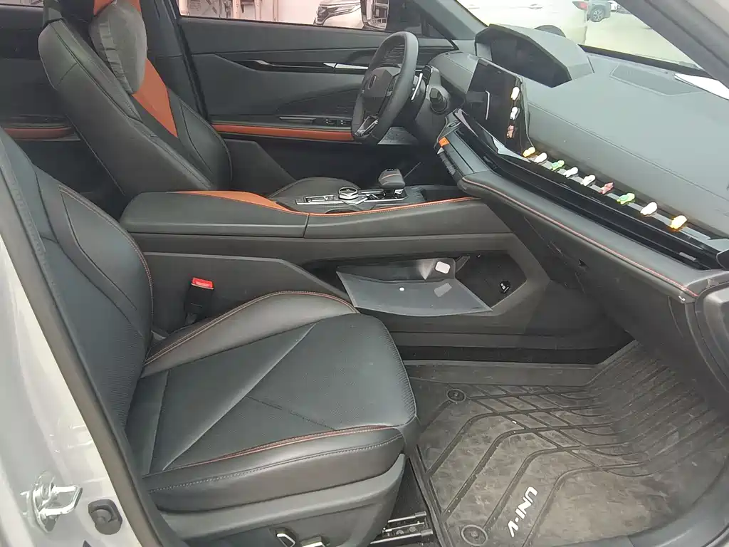 Changan UNI-V 2022 Model 1.5T Sports Edition