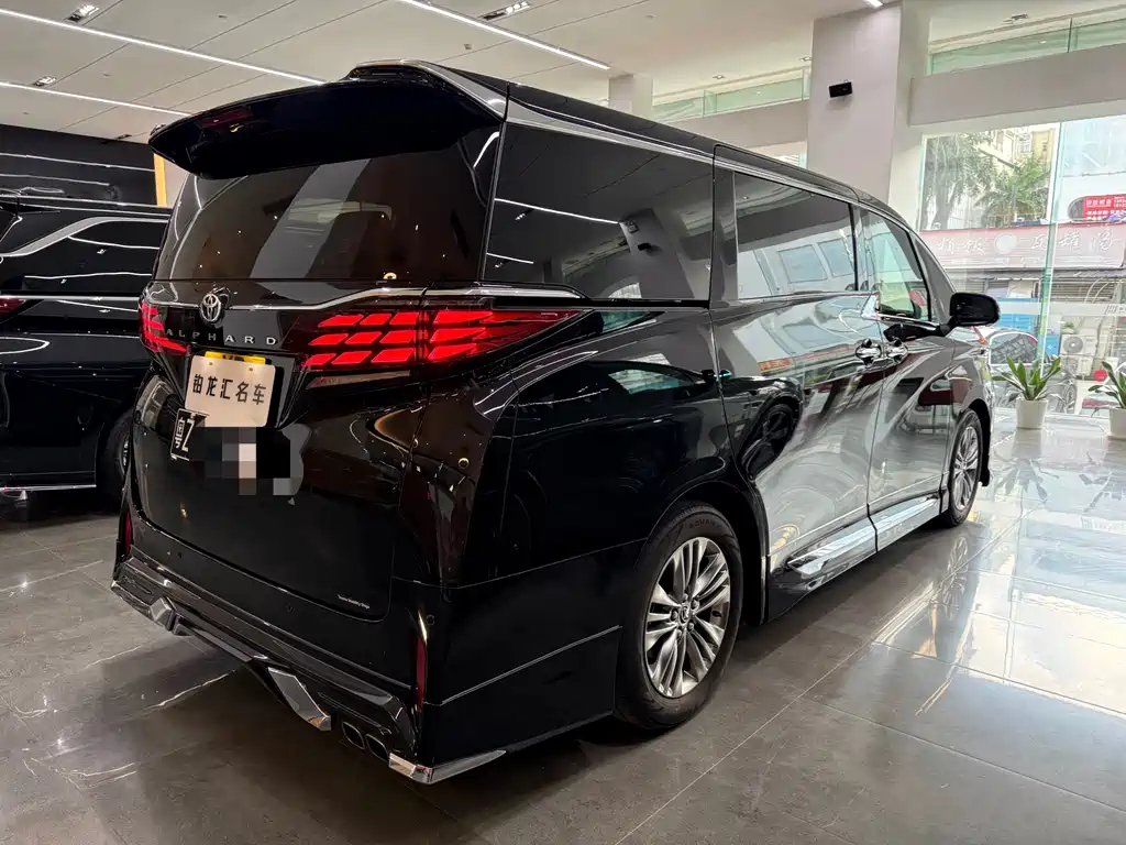 Alphard 2025款 Hybrid 2.5L Premium Gold Edition