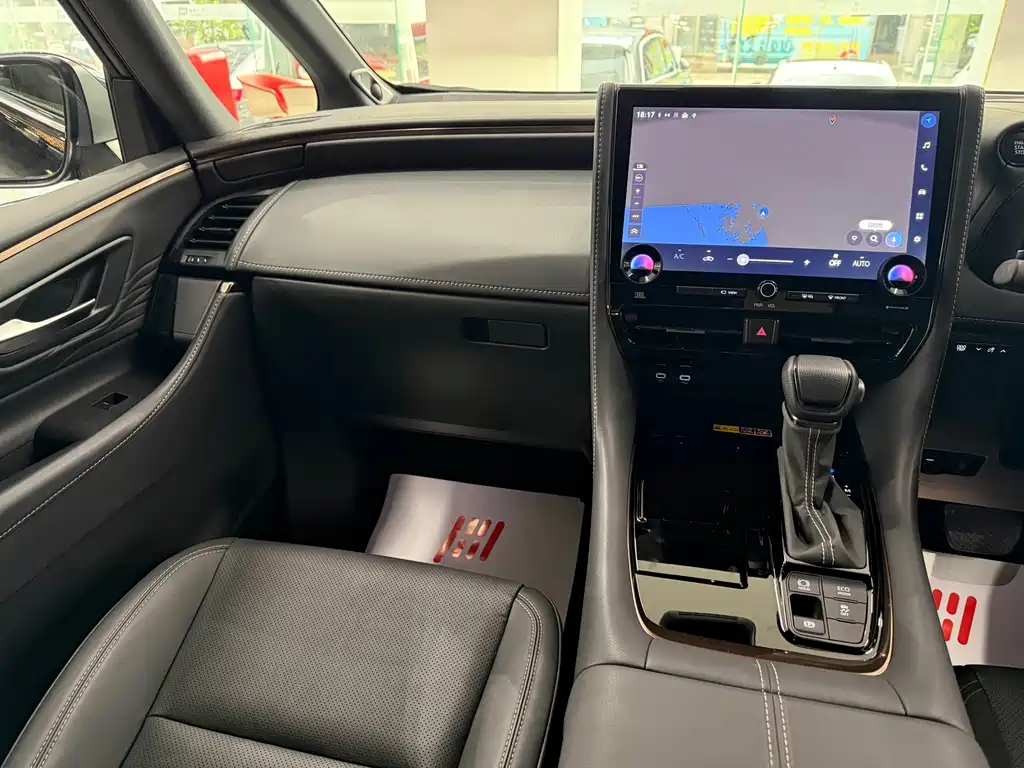 Alphard 2025款 Hybrid 2.5L Premium Gold Edition