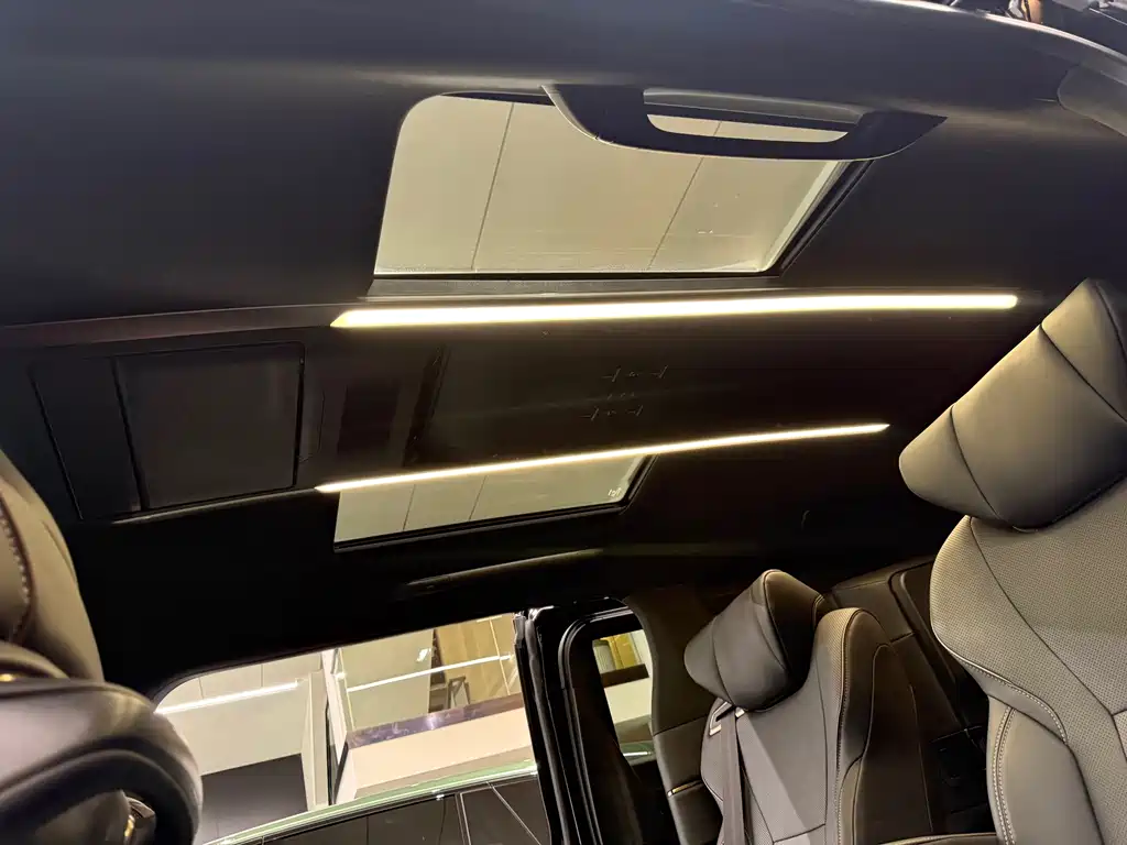 Alphard 2025款 Hybrid 2.5L Premium Gold Edition