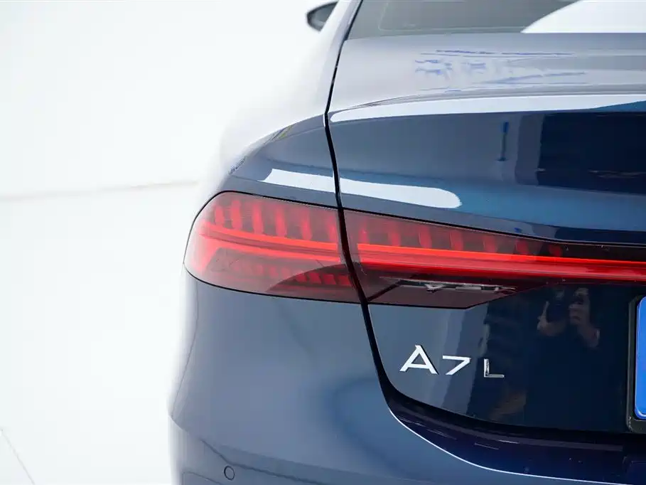 Audi A7L 2024 45TFSI quattro S-line Jianyuan Type Flow Crystal Package