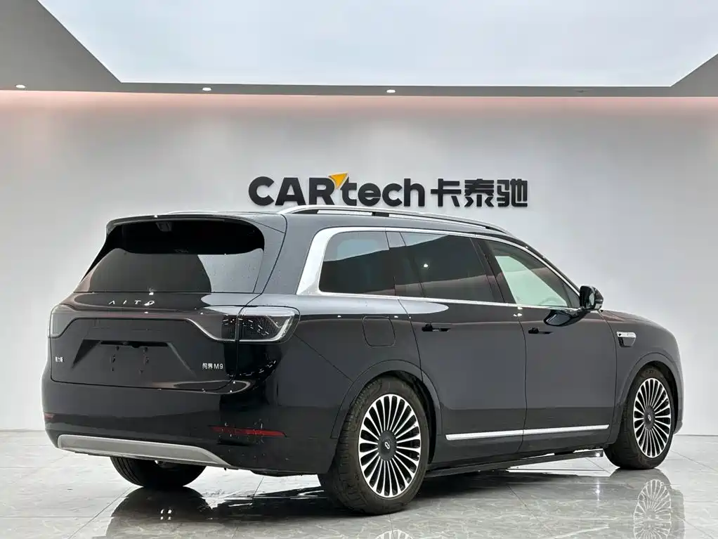 SUV M9 2025 Edition Range-Extended Ultra Version 52kWh 6-Seat Version 192-line LiDAR