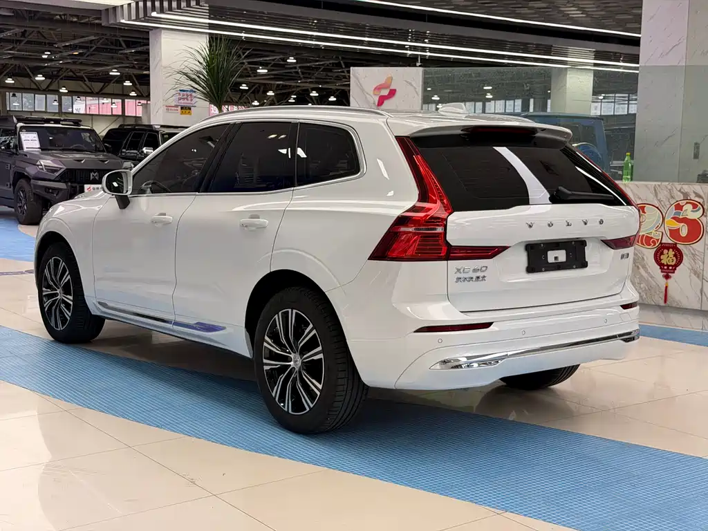 Volvo XC60 2022 B5 AWD Intelligent Comfort Luxury Edition