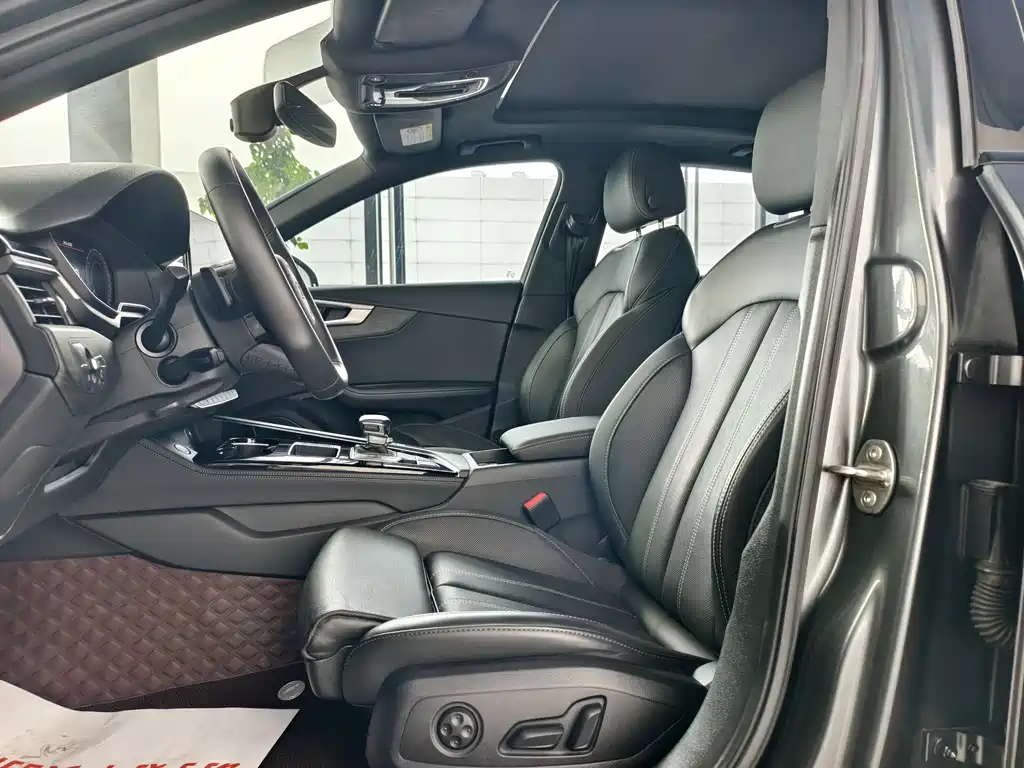 Audi A4L 2023 40 TFSI Luxury Dynamic Edition