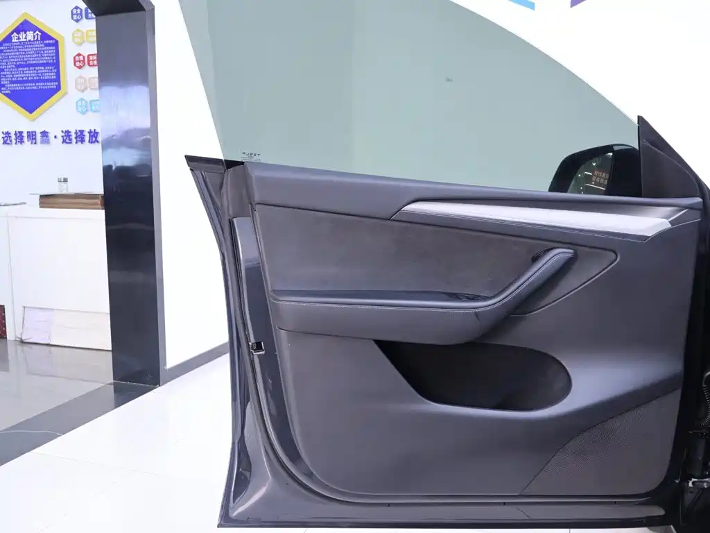Model Y 2024 Rear-Wheel Drive Edition