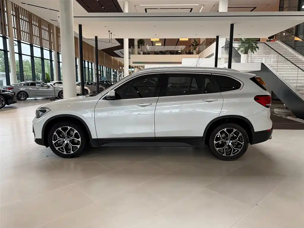 BMW X1 2022 sDrive25Li Leading Edition