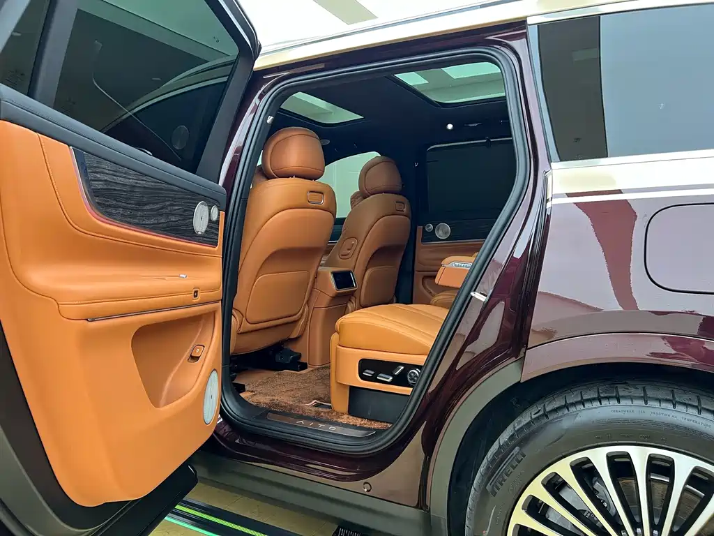 SWM M9 2025 Edition Range-Extended Max Version 52kWh 6-Seater (192-line LiDAR)