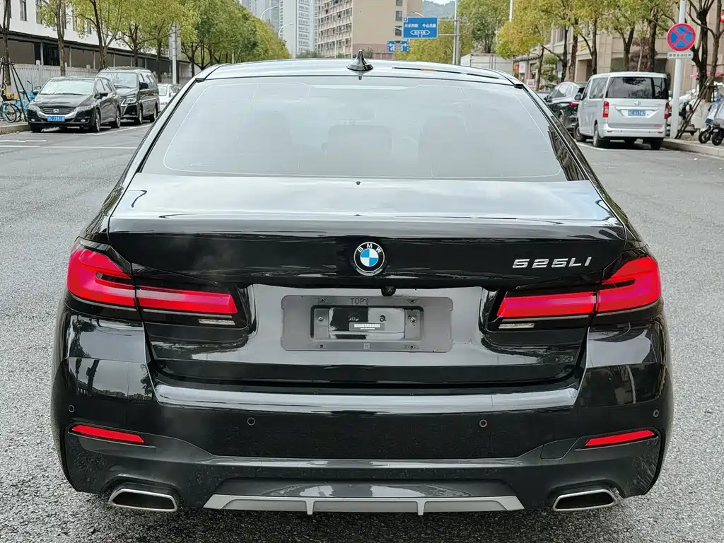 BMW 5 Series 2022 525Li M Sport Package