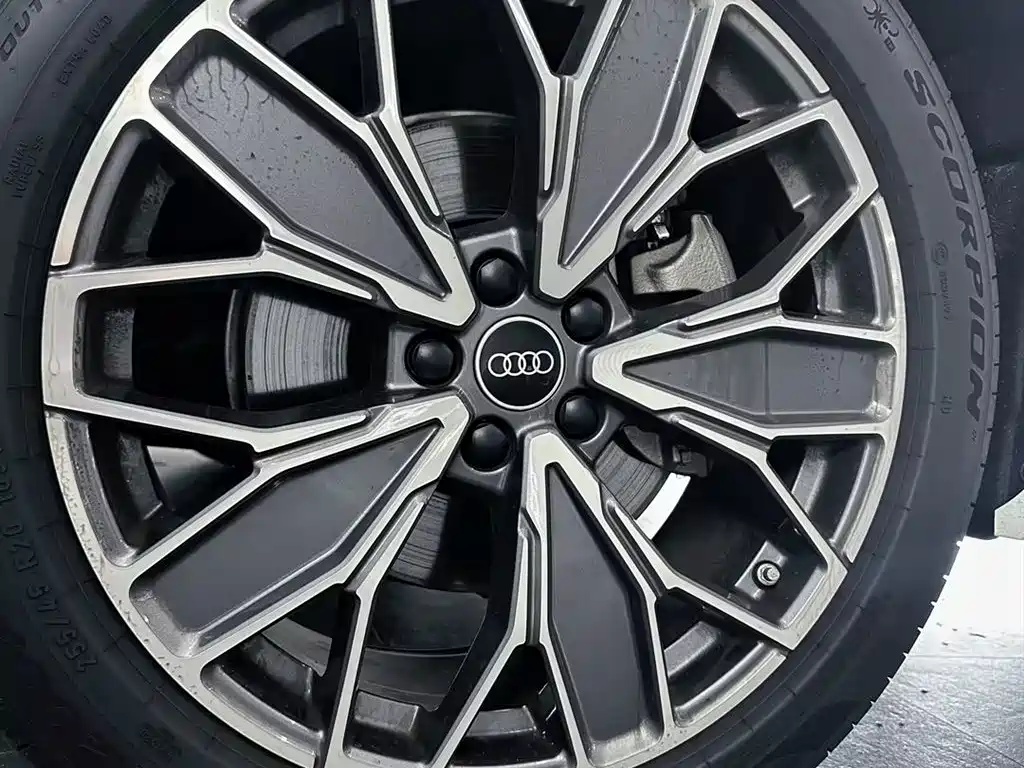 Audi Q5L 2026 Edition 2.0T Smart Hybrid Luxury Version