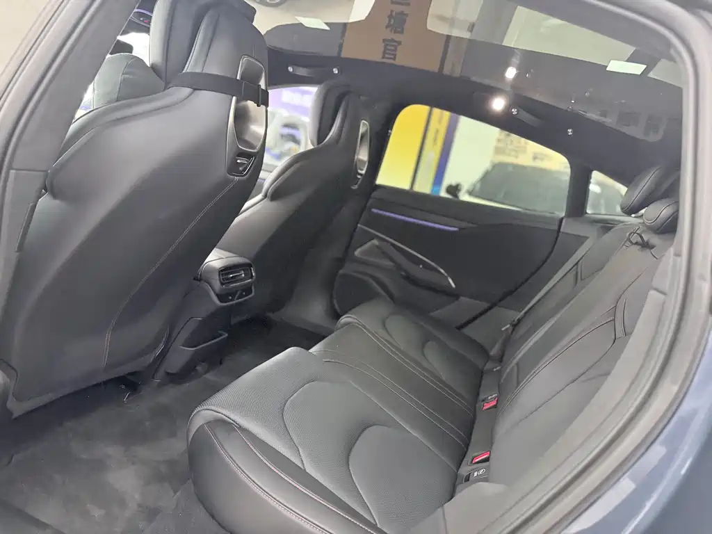 Xiaomi SU7 2024 Edition Four-Wheel Drive Max Founders' Edition