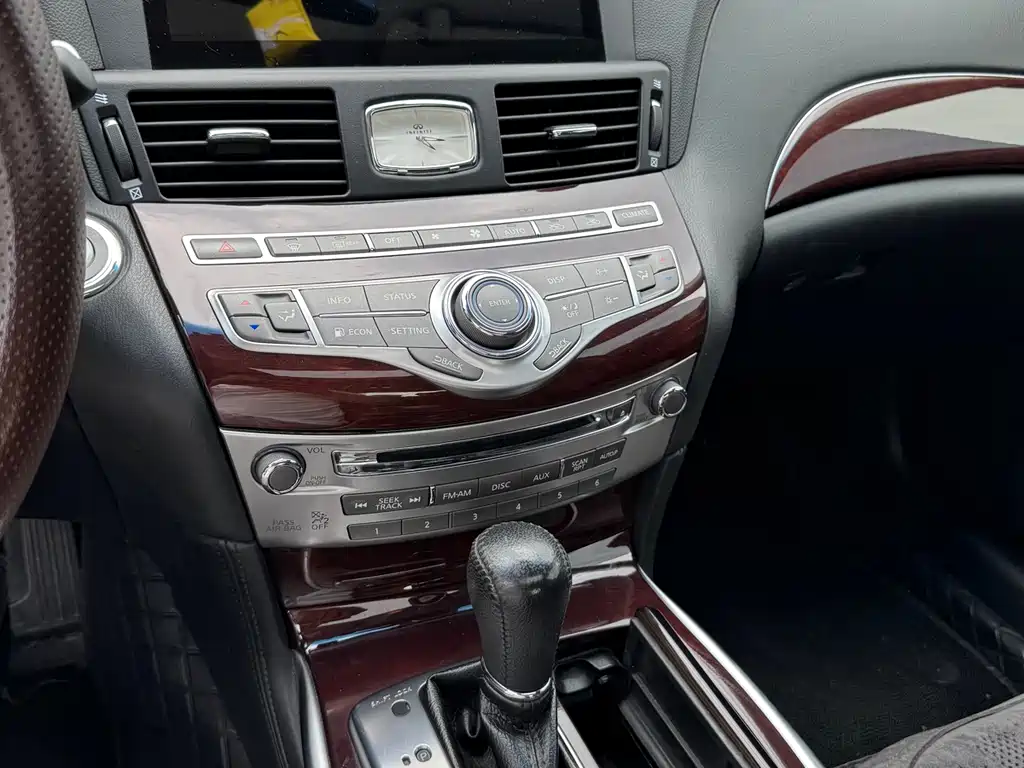 Infiniti Q70 2015款 Q70L 2.5L Enjoyment Edition
