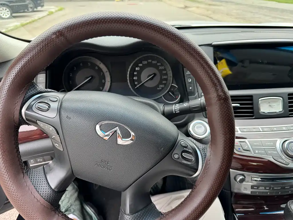 Infiniti Q70 2015款 Q70L 2.5L Enjoyment Edition