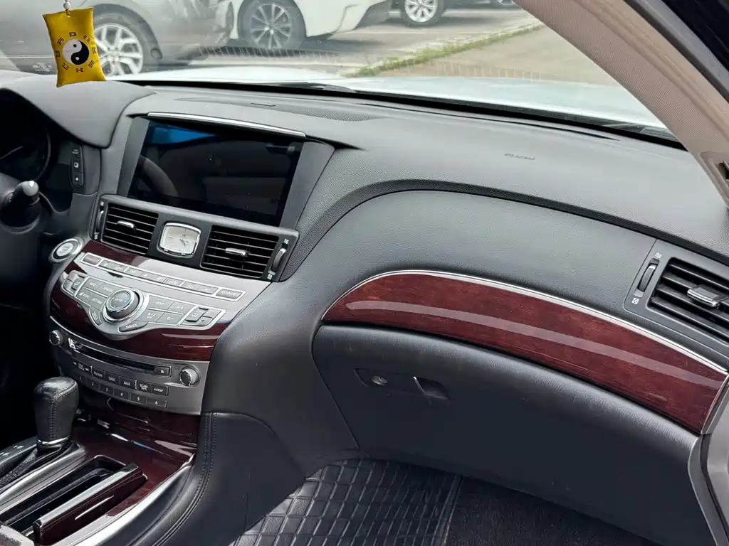 Infiniti Q70 2015款 Q70L 2.5L Enjoyment Edition