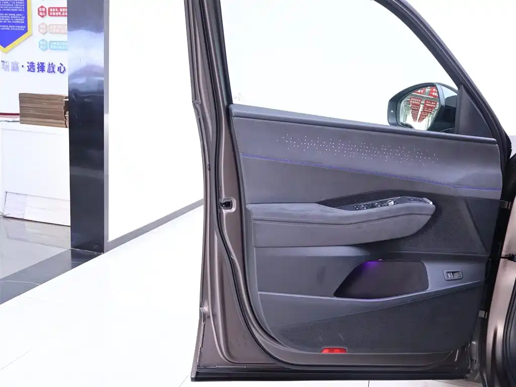 Tongyi Qianwen 2025 model Tongyi Qianwen Pro 450TSI four-wheel drive Dengfeng edition