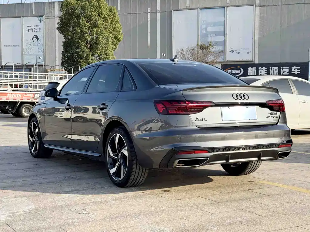 Audi A4L 2023 40 TFSI Bang&Olufsen Star Night Edition