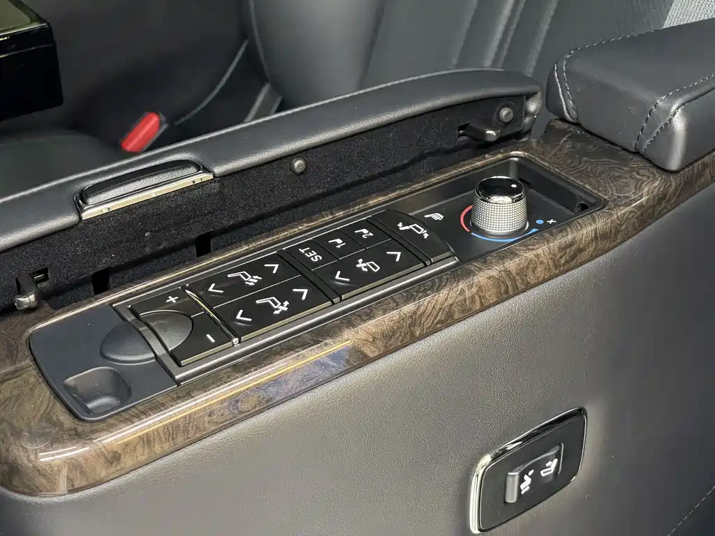 Velfire 2020 2.5L HV Prestige Edition