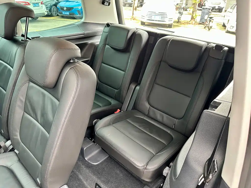 Shangri-La 2018 380TSI Premium 7-seater