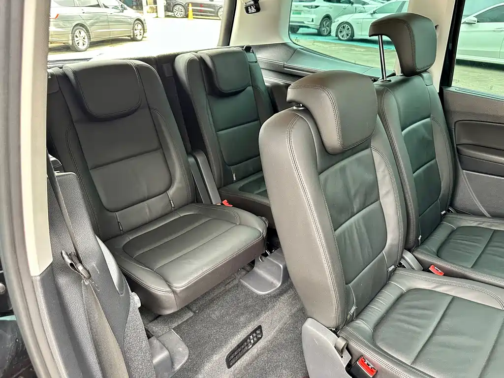 Shangri-La 2018 380TSI Premium 7-seater