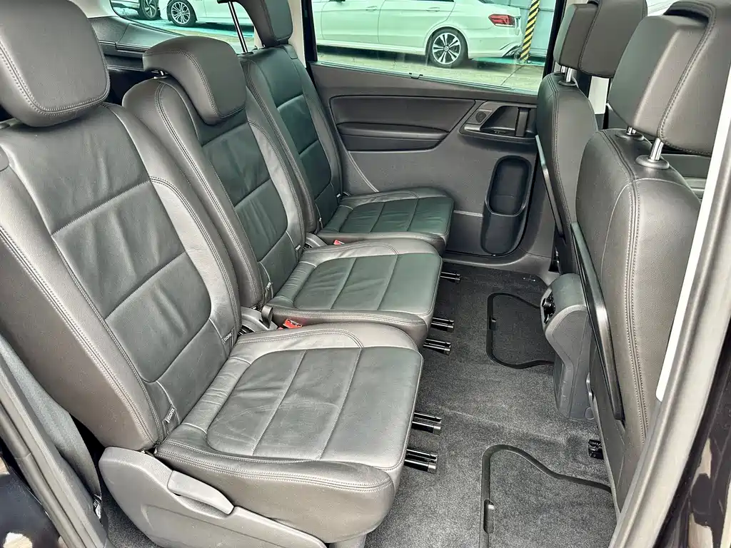 Shangri-La 2018 380TSI Premium 7-seater