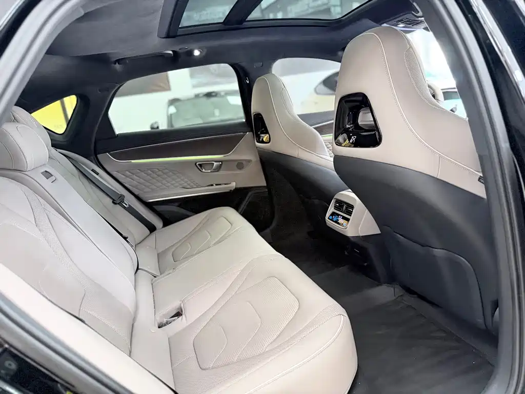 Han 2024 EV Glory Edition 610KM All-Wheel Drive Divine Eye Smart Drive Version