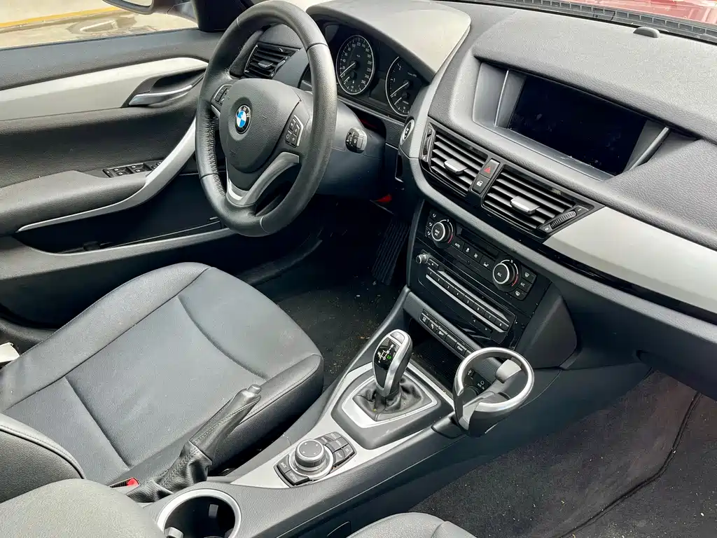 BMW X1 2014 sDrive18i Leading Edition